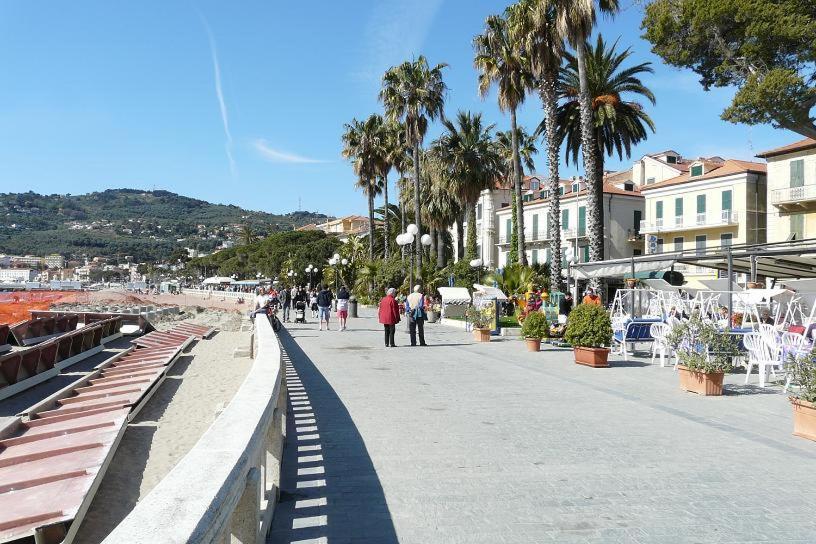 Casa Bisou Italia Wifi Et Parking Free Privato Villa Diano San Pietro ภายนอก รูปภาพ